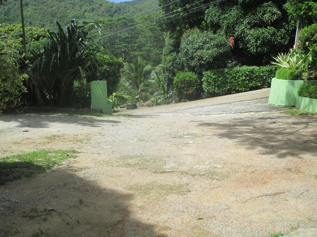 Pensión Mango Anse Volbert Village